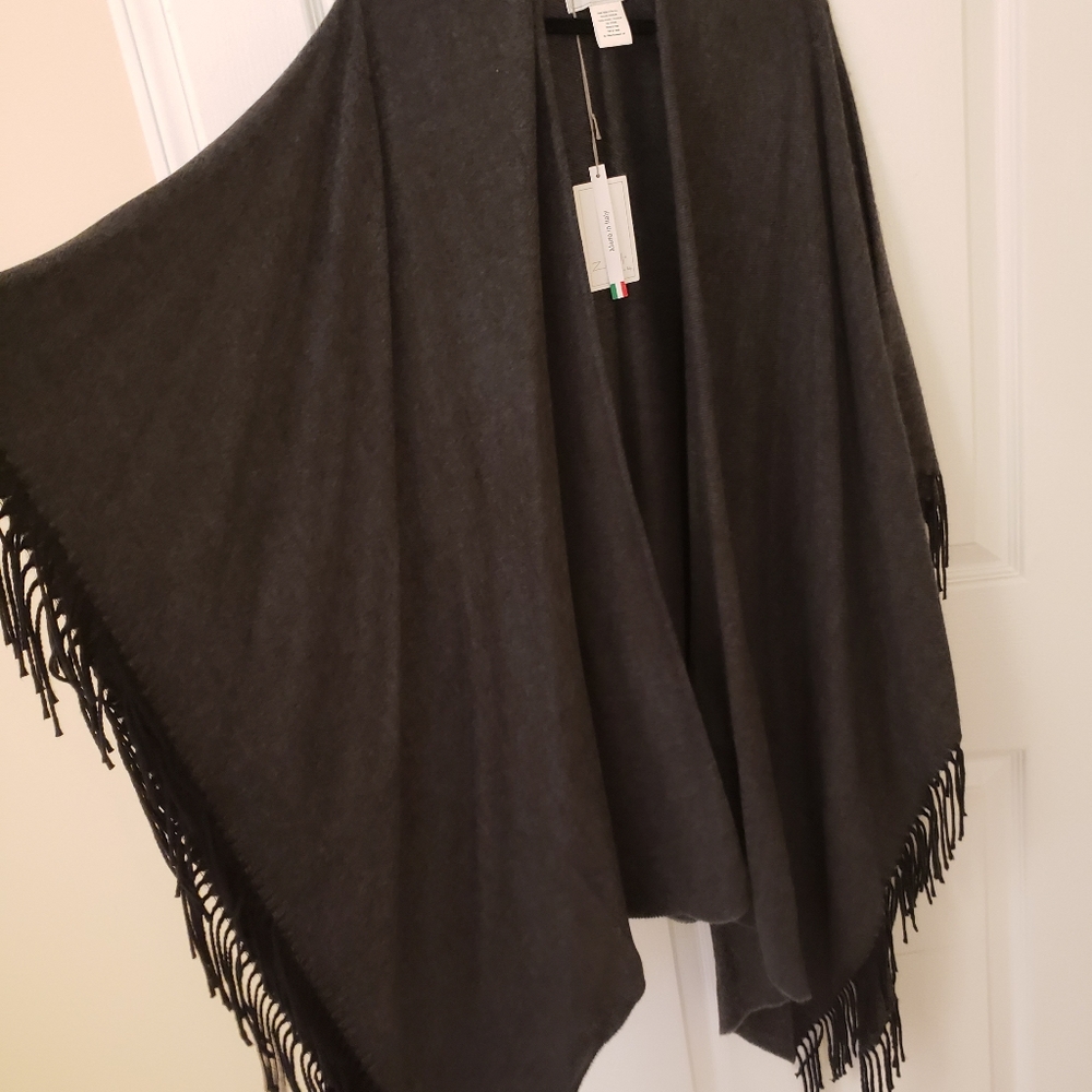 Shall/poncho - Picture 2 of 3